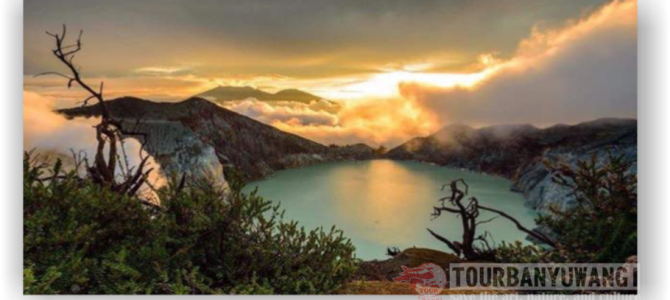 Who was the first to introduce Kawah Ijen Banyuwangi to the world?